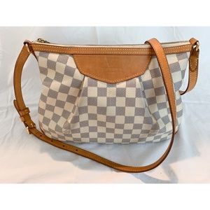 Authentic Louis Vuitton Siracusa PM Crossbody